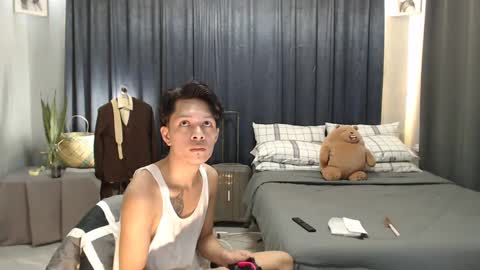 Snapshot of urpinoyasianx chatting on February 19, 7:06 am Mel online show from February 19, 7:06 am