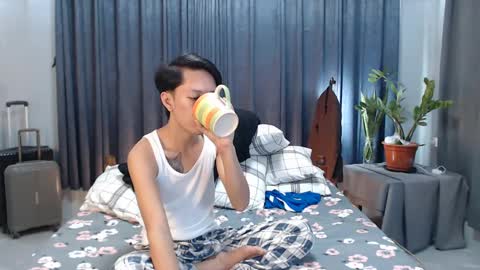 Snapshot of urpinoyasianx chatting on February 25, 9:24 pm Mel online show from February 25, 9:24 pm