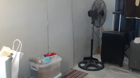 Snapshot of urpinoyasianx chatting on March 5, 9:49 am Mel online show from March 5, 9:49 am