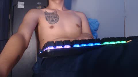 Snapshot of urpinoyasianx chatting on March 5, 10:43 pm Mel online show from March 5, 10:43 pm