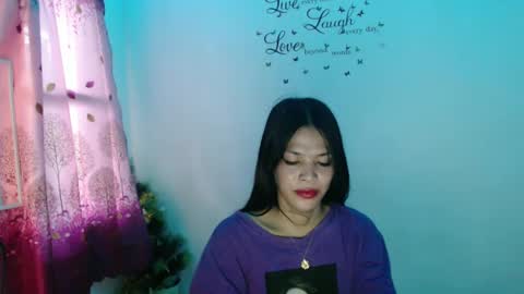 hi im kim online show from December 3, 8:27 am