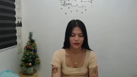hi im kim online show from December 13, 5:49 am