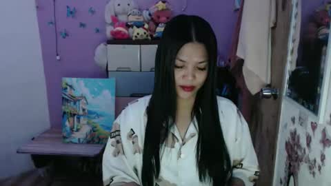 Snapshot of urpreciouspinayxxx chatting on May 3, 1:06 pm hi im kim online show from May 3, 1:06 pm