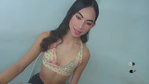 urpretty_mistake online show from February 13, 5:25 am