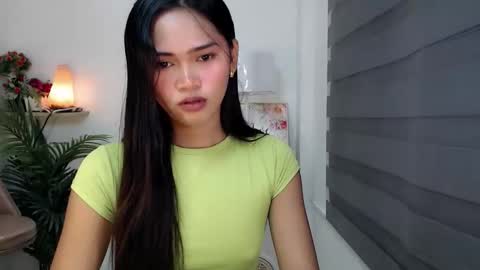 ursandra_xx online show from November 12, 2:45 am