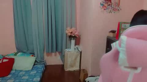 Snapshot of ursexy_michelle chatting on December 17, 12:11 pm Your Future Michelle online show from December 17, 12:11 pm