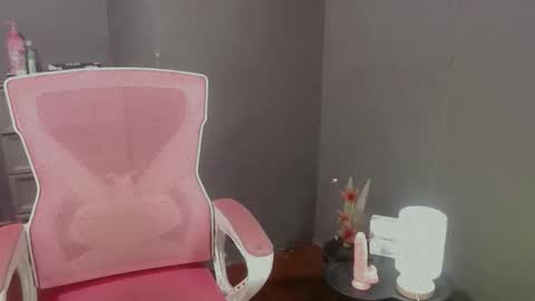 Snapshot of ursexy_michelle chatting on September 18, 11:40 pm Your Future Michelle online show from September 18, 11:40 pm