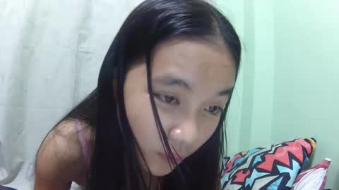 Snapshot of urskinnygirl4u18 chatting on March 7, 4:24 am Urskinnygirl4u18 - ROSE ROOM online show from March 7, 4:24 am