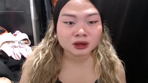 Snapshot of urslut_nicki chatting on October 18, 3:09 am xaica online show from October 18, 3:09 am