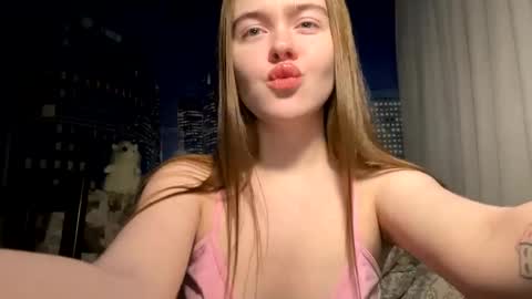 Hannah online show from February 28, 9:44 pm