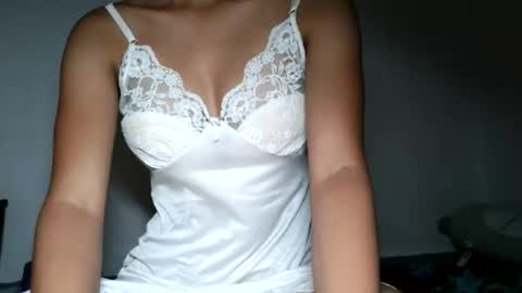 Snapshot of ursweetereca18 chatting on June 3, 2:33 pm ERECA online show from June 3, 2:33 pm