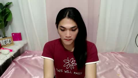 Snapshot of ursweetsofia04 chatting on December 5, 1:03 am Sofia online show from December 5, 1:03 am