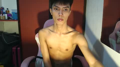 Snapshot of urtwink_jm chatting on April 19, 1:16 am mark online show from April 19, 1:16 am