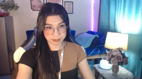 Snapshot of urwetasianprincessxx chatting on January 6, 10:57 am Ashley Kate Mateo Gray online show from January 6, 10:57 am