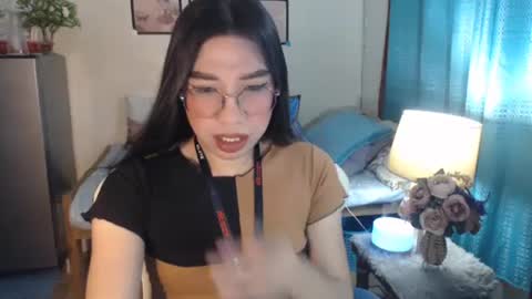 Snapshot of urwetasianprincessxx chatting on February 19, 6:33 am Ashley Kate Mateo Gray online show from February 19, 6:33 am
