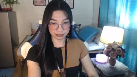 Snapshot of urwetasianprincessxx chatting on February 20, 10:48 am Ashley Kate Mateo Gray online show from February 20, 10:48 am