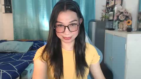 Snapshot of urwetasianprincessxx chatting on July 6, 9:17 am Ashley Kate Mateo Gray online show from July 6, 9:17 am