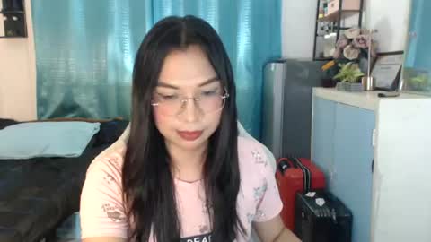 Snapshot of urwetasianprincessxx chatting on July 28, 7:15 am Ashley Kate Mateo Gray online show from July 28, 7:15 am