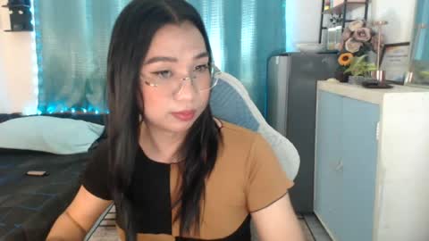 Snapshot of urwetasianprincessxx chatting on August 4, 8:39 am Ashley Kate Mateo Gray online show from August 4, 8:39 am