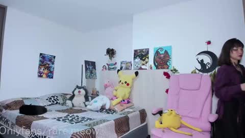    online show from December 1, 10:15 pm