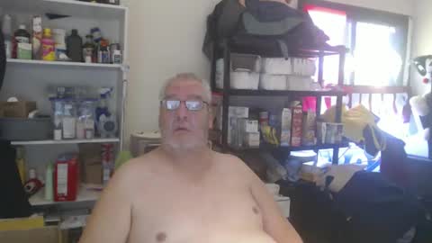 Snapshot of usgoober chatting on December 5, 3:17 pm Eric online show from December 5, 3:17 pm