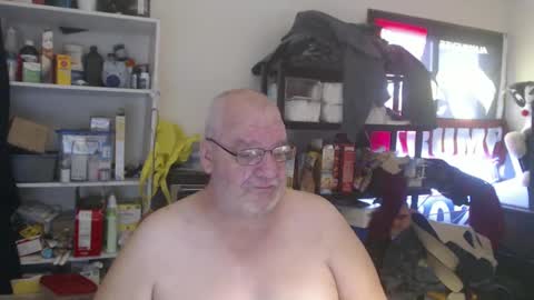 Snapshot of usgoober chatting on December 20, 3:31 pm Eric online show from December 20, 3:31 pm