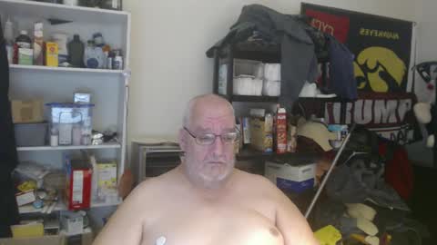 Snapshot of usgoober chatting on December 22, 6:28 am Eric online show from December 22, 6:28 am