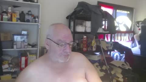 Snapshot of usgoober chatting on December 24, 3:05 pm Eric online show from December 24, 3:05 pm