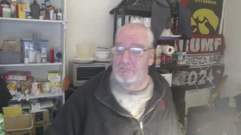 Snapshot of usgoober chatting on December 31, 2:08 am Eric online show from December 31, 2:08 am