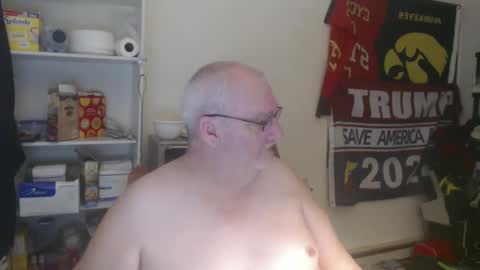 Snapshot of usgoober chatting on January 6, 3:09 am Eric online show from January 6, 3:09 am