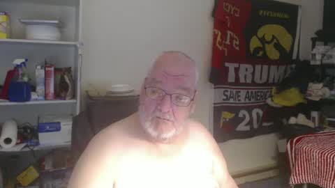 Snapshot of usgoober chatting on February 19, 3:28 am Eric online show from February 19, 3:28 am
