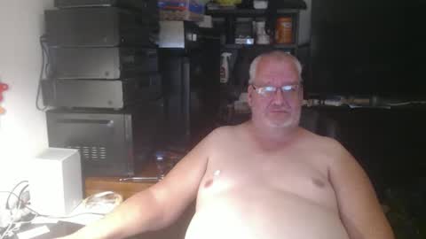 Snapshot of usgoober chatting on October 12, 4:11 am Eric online show from October 12, 4:11 am