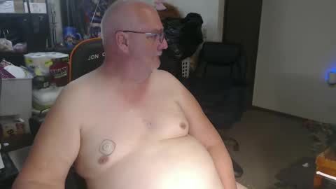 Snapshot of usgoober chatting on May 7, 2:39 am Eric online show from May 7, 2:39 am