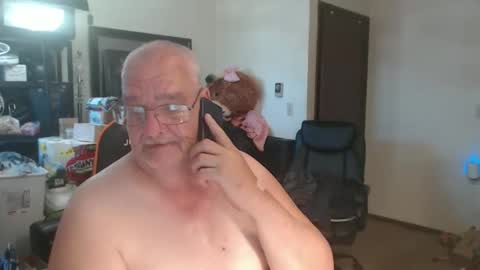 Snapshot of usgoober chatting on May 13, 12:24 pm Eric online show from May 13, 12:24 pm