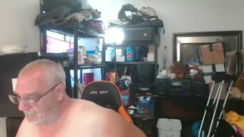 Snapshot of usgoober chatting on May 25, 11:38 am Eric online show from May 25, 11:38 am