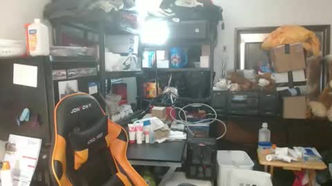 Snapshot of usgoober chatting on June 5, 2:07 am Eric online show from June 5, 2:07 am