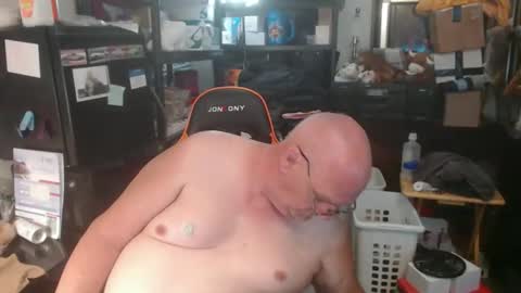 Snapshot of usgoober chatting on June 6, 2:16 am Eric online show from June 6, 2:16 am