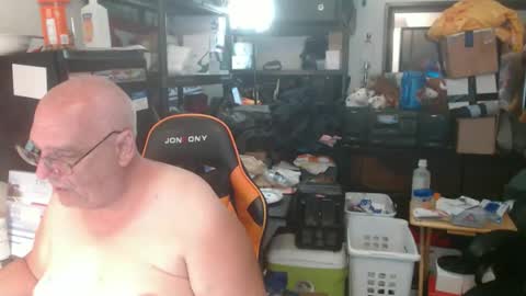 Snapshot of usgoober chatting on June 8, 3:18 am Eric online show from June 8, 3:18 am
