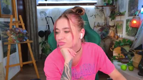 Snapshot of uvrays999 chatting on December 2, 8:55 pm Leila online show from December 2, 8:55 pm