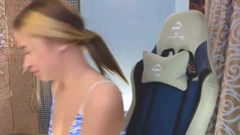 Snapshot of uvrays999 chatting on October 17, 3:47 pm Leila online show from October 17, 3:47 pm