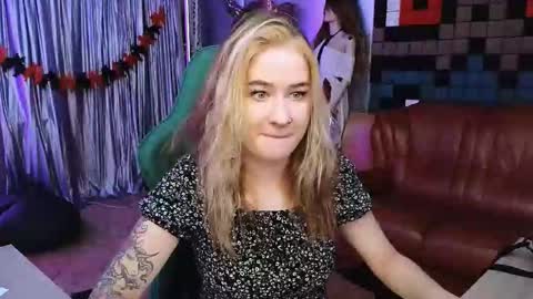 Leila online show from November 10, 1:43 pm