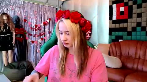 Leila online show from February 12, 9:43 pm