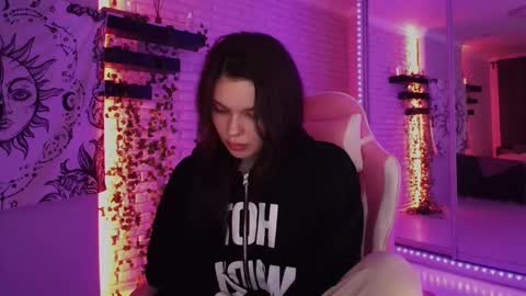 Eva online show from December 8, 7:54 pm