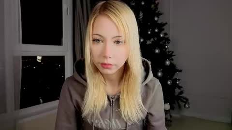 Chloe online show from February 12, 1:39 pm