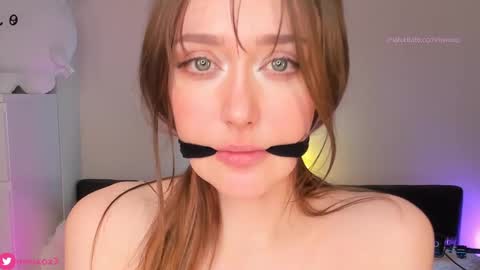 Snapshot of uwuxo chatting on December 11, 10:14 am Romy online show from December 11, 10:14 am