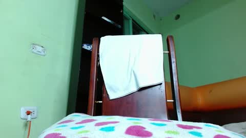 Snapshot of uzaki_007 chatting on December 6, 7:10 am uzaki_007 online show from December 6, 7:10 am