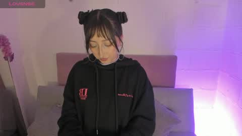 v1cky_ online show from April 17, 11:08 pm