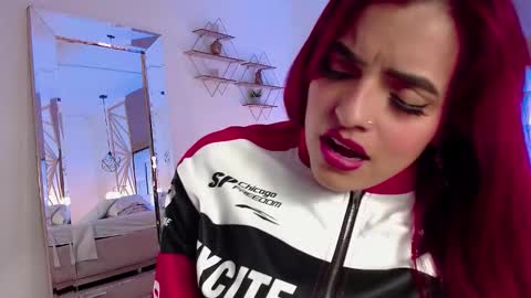 Snapshot of vaaleriee_miller_ chatting on November 1, 6:04 am valeriee miller online show from November 1, 6:04 am