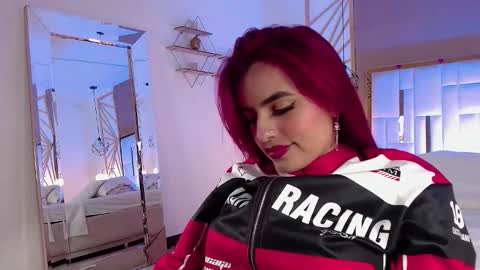 Snapshot of vaaleriee_miller_ chatting on November 6, 10:32 pm valeriee miller online show from November 6, 10:32 pm