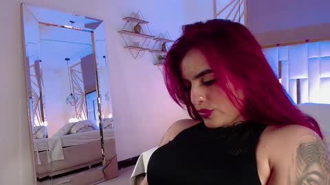 Snapshot of vaaleriee_miller_ chatting on November 13, 4:50 pm valeriee miller online show from November 13, 4:50 pm